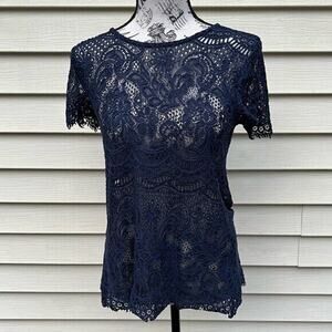 Maurices blue floral lace short sleeve blouse with slit in the back